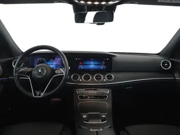 MERCEDES-BENZ E 300 de 4M Exclusive Avantgarde Pano