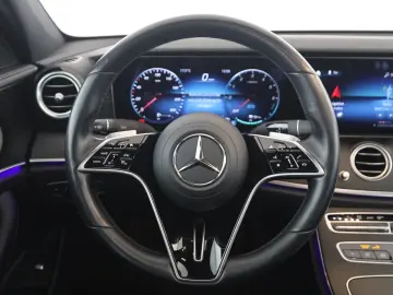MERCEDES-BENZ E 300 de 4M Exclusive Avantgarde Pano