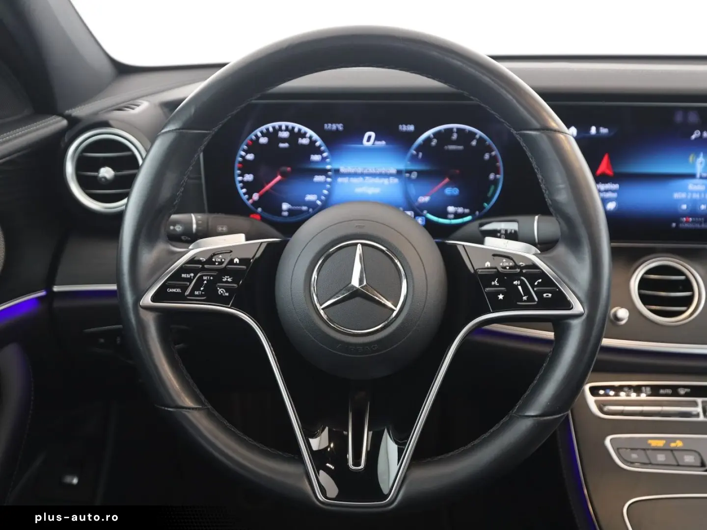 MERCEDES-BENZ E 300 de 4M Exclusive Avantgarde Pano