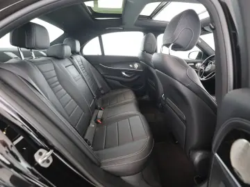 MERCEDES-BENZ E 300 de 4M Exclusive Avantgarde Pano