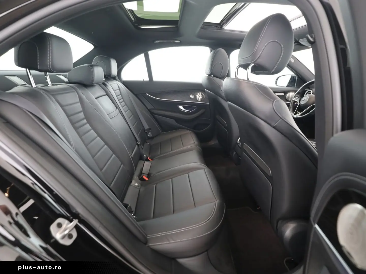 MERCEDES-BENZ E 300 de 4M Exclusive Avantgarde Pano