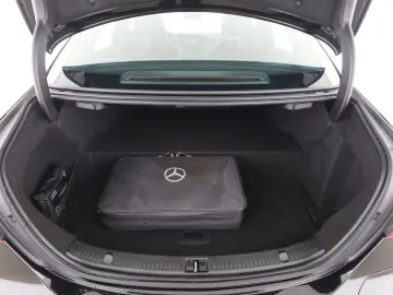 MERCEDES-BENZ E 300 de 4M Exclusive Avantgarde Pano