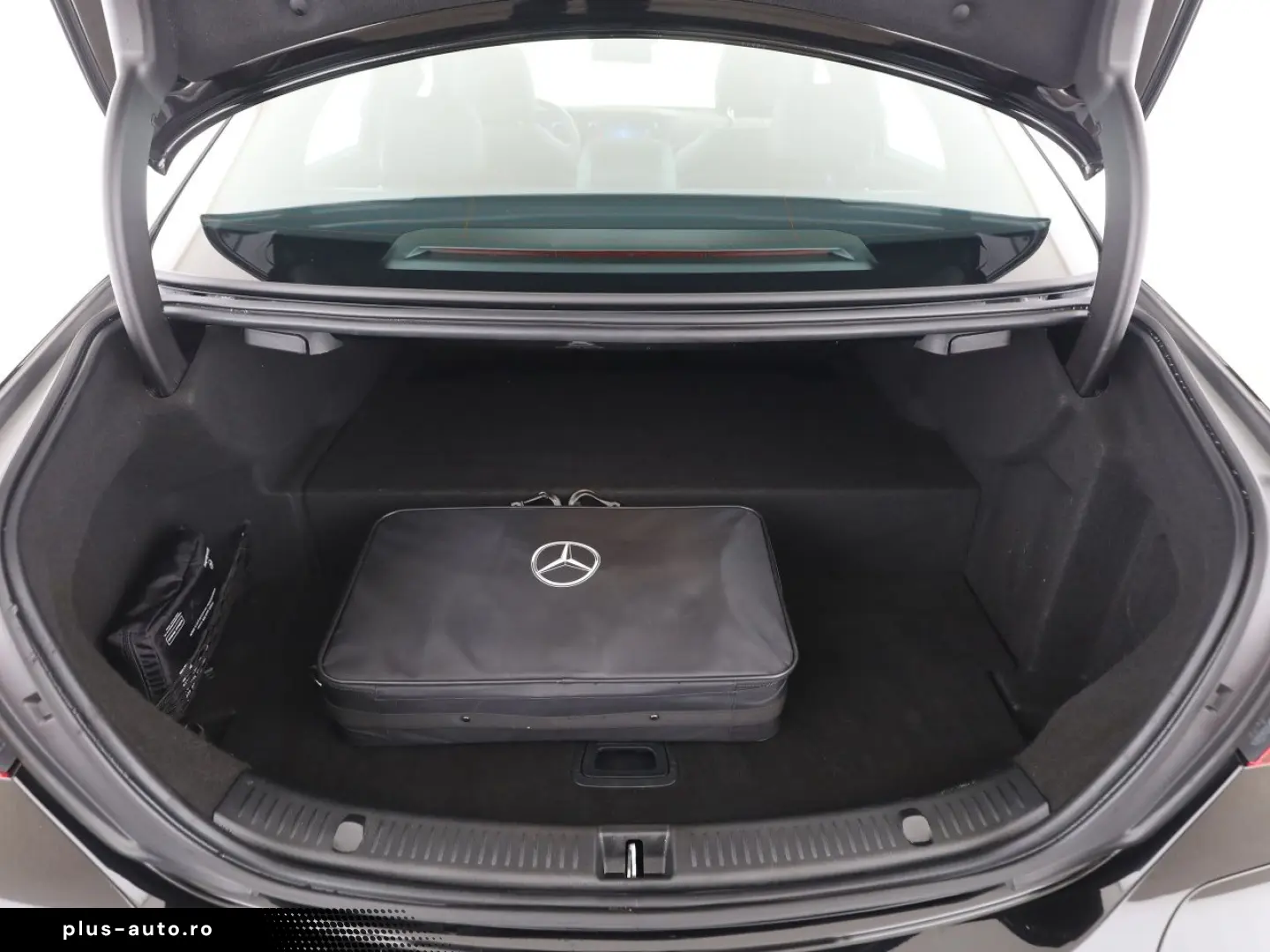 MERCEDES-BENZ E 300 de 4M Exclusive Avantgarde Pano