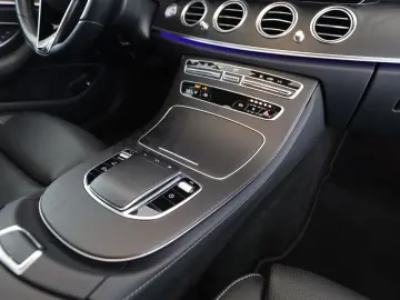 MERCEDES-BENZ E 300 de 4M Exclusive Avantgarde Pano