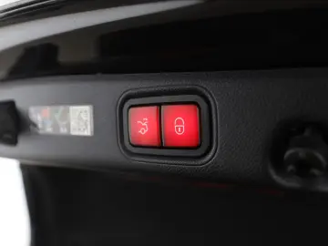 MERCEDES-BENZ E 300 de 4M Exclusive Avantgarde Pano