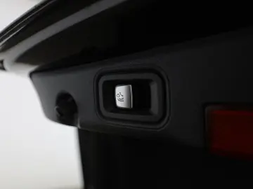 MERCEDES-BENZ E 300 de 4M Exclusive Avantgarde Pano