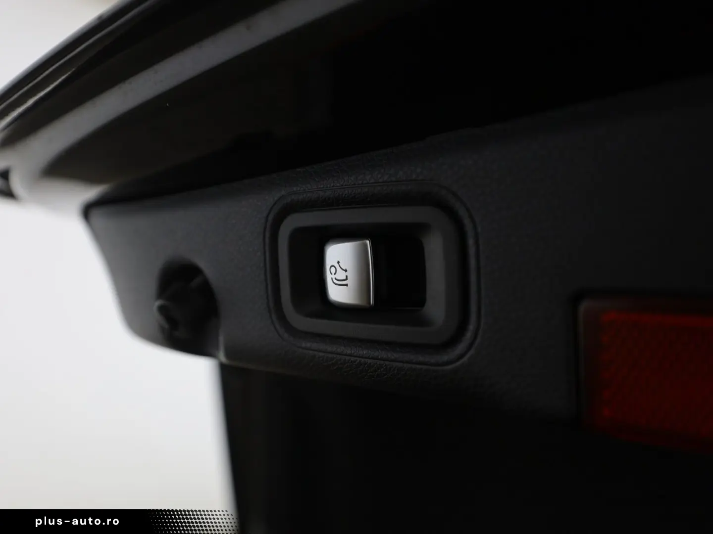 MERCEDES-BENZ E 300 de 4M Exclusive Avantgarde Pano