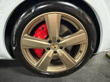 Porsche Cayenne Coupe Turbo E-Hybrid Chrono Carbon Tv