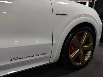 Porsche Cayenne Coupe Turbo E-Hybrid Chrono Carbon Tv