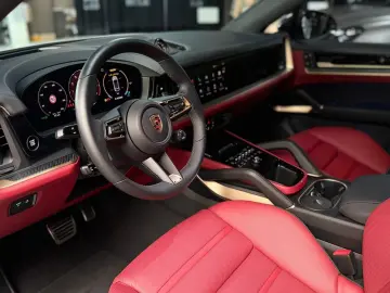 Porsche Cayenne Coupe Turbo E-Hybrid Chrono Carbon Tv