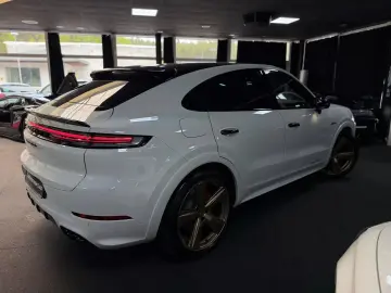 Porsche Cayenne Coupe Turbo E-Hybrid Chrono Carbon Tv