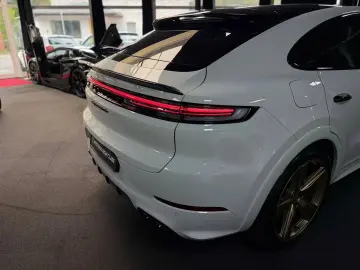 Porsche Cayenne Coupe Turbo E-Hybrid Chrono Carbon Tv