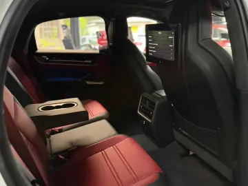 Porsche Cayenne Coupe Turbo E-Hybrid Chrono Carbon Tv