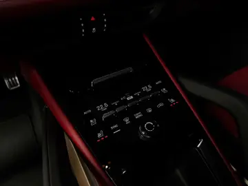 Porsche Cayenne Coupe Turbo E-Hybrid Chrono Carbon Tv