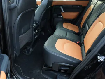 LAND ROVER Defender 110 X-DYNAMIC HSE STANDHEIZ 7SITZE AHK