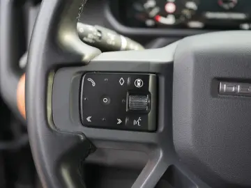 LAND ROVER Defender 110 X-DYNAMIC HSE STANDHEIZ 7SITZE AHK
