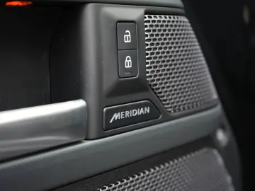 LAND ROVER Defender 110 X-DYNAMIC HSE STANDHEIZ 7SITZE AHK