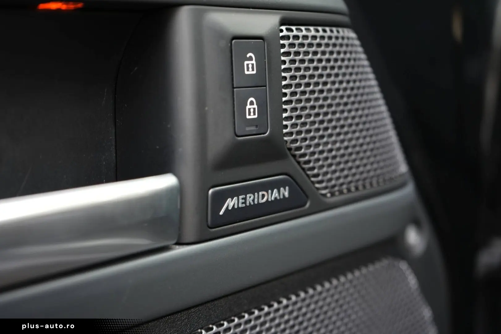 LAND ROVER Defender 110 X-DYNAMIC HSE STANDHEIZ 7SITZE AHK