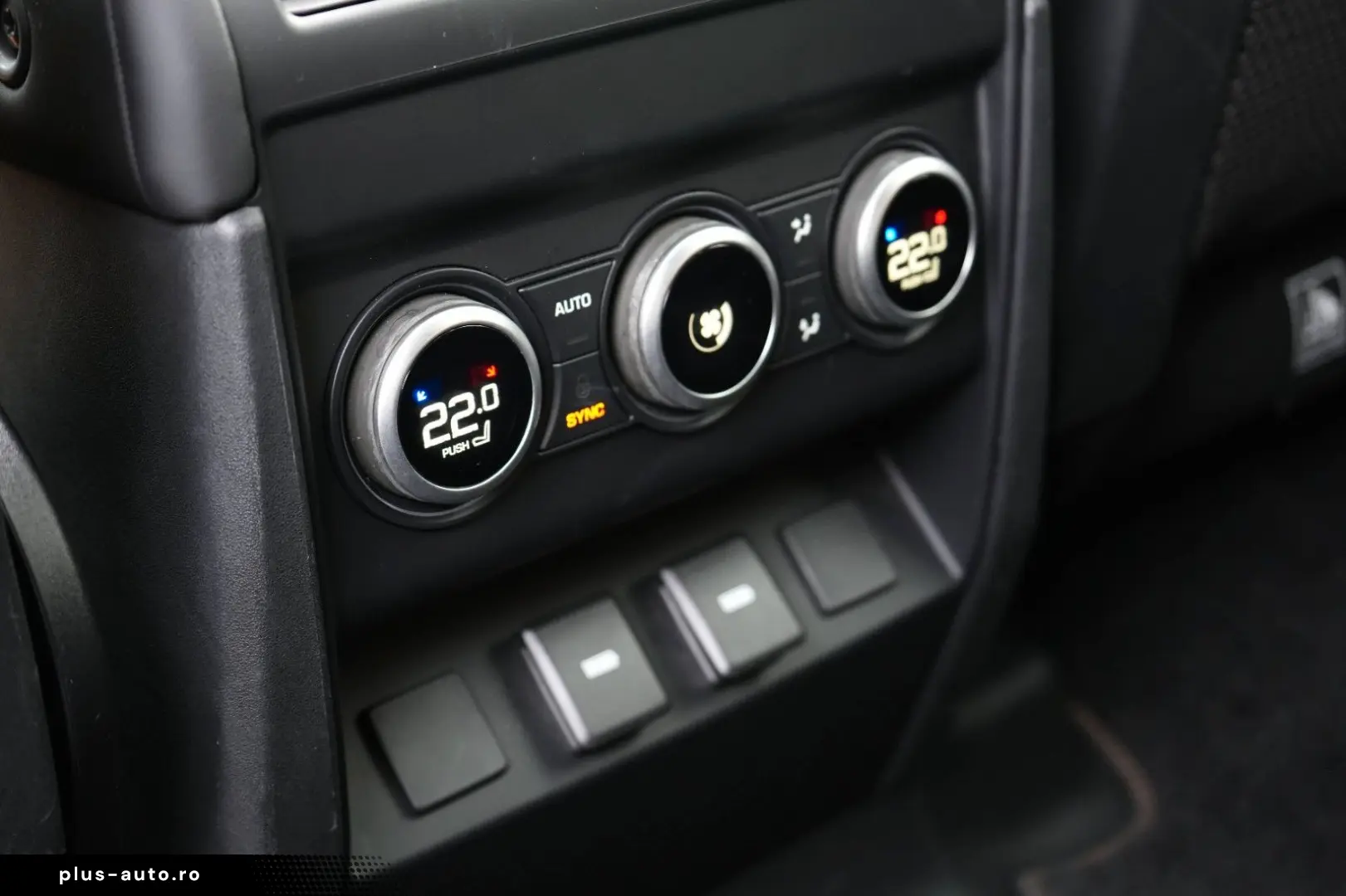 LAND ROVER Defender 110 X-DYNAMIC HSE STANDHEIZ 7SITZE AHK