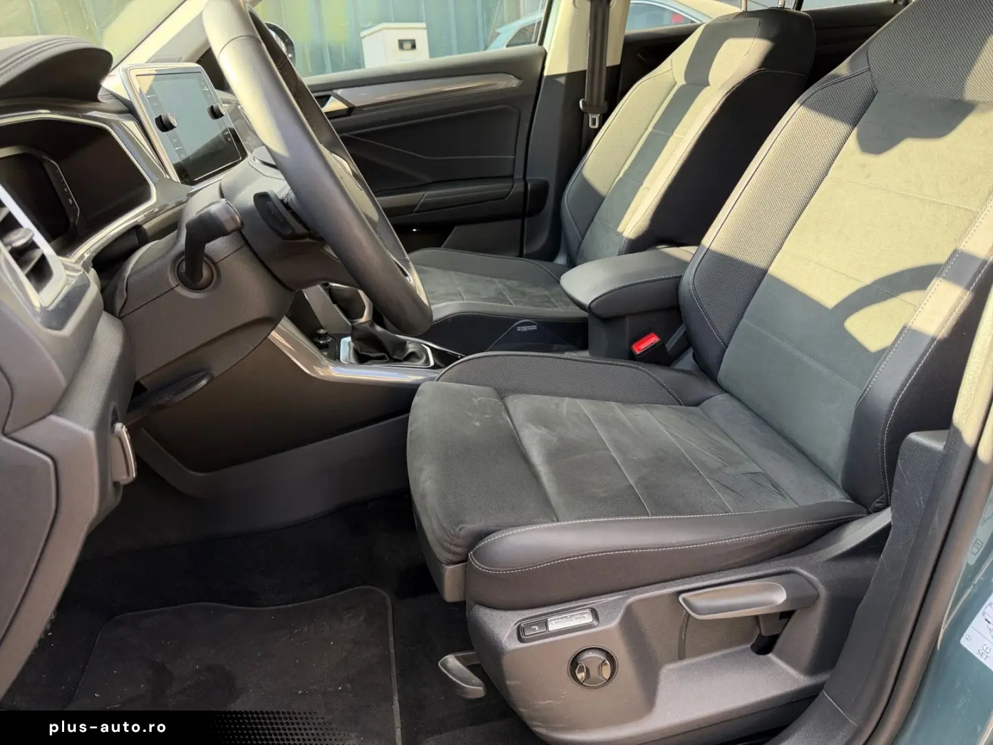 VW T-Roc 1.5TSI DSG Style LED AHK Pano Standheizung