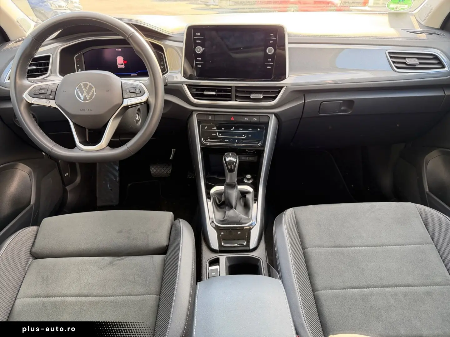 VW T-Roc 1.5TSI DSG Style LED AHK Pano Standheizung