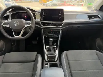VW T-Roc 1.5TSI DSG Style LED AHK Pano Standheizung