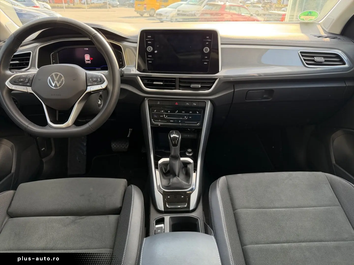 VW T-Roc 1.5TSI DSG Style LED AHK Pano Standheizung