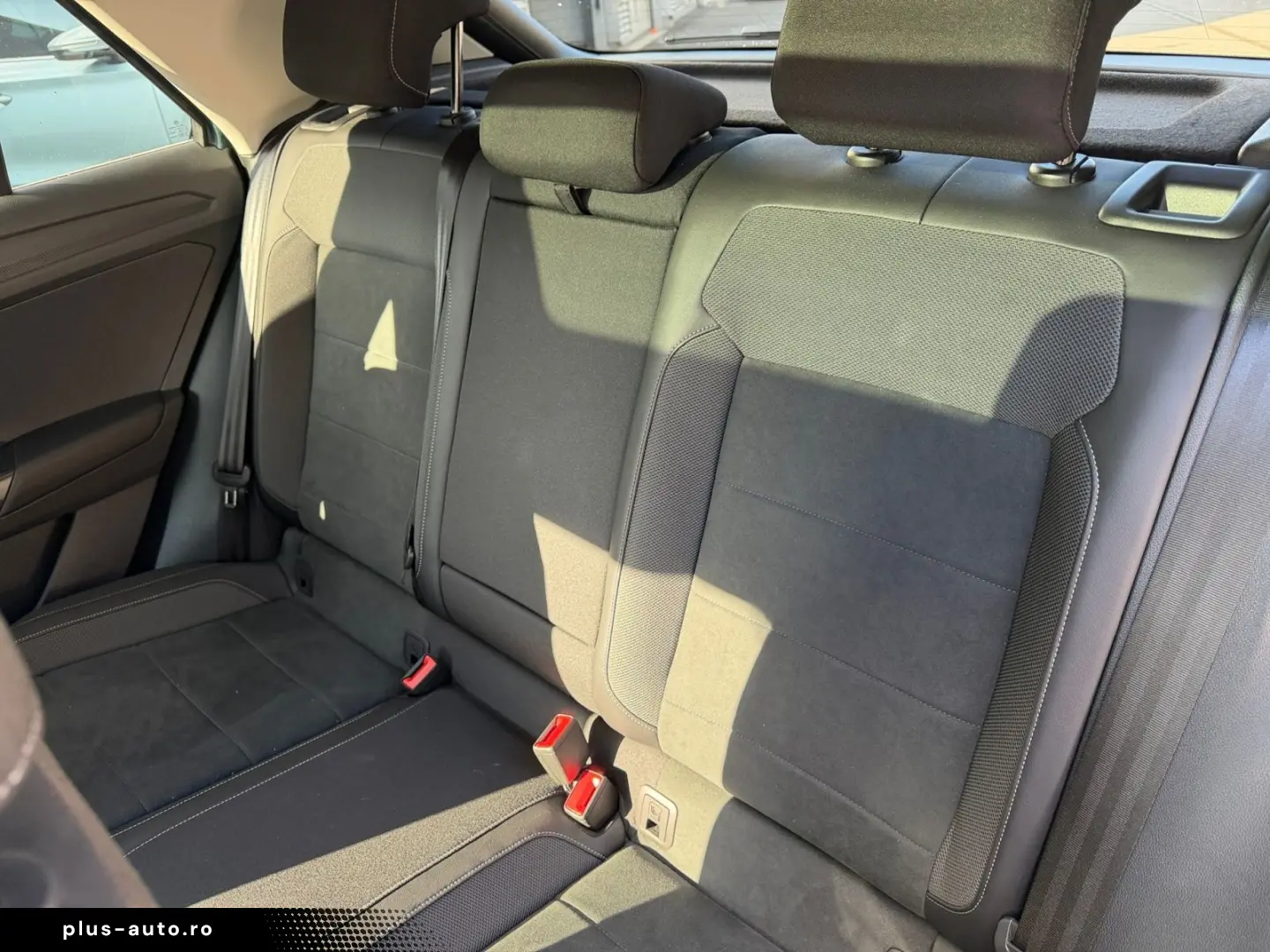 VW T-Roc 1.5TSI DSG Style LED AHK Pano Standheizung