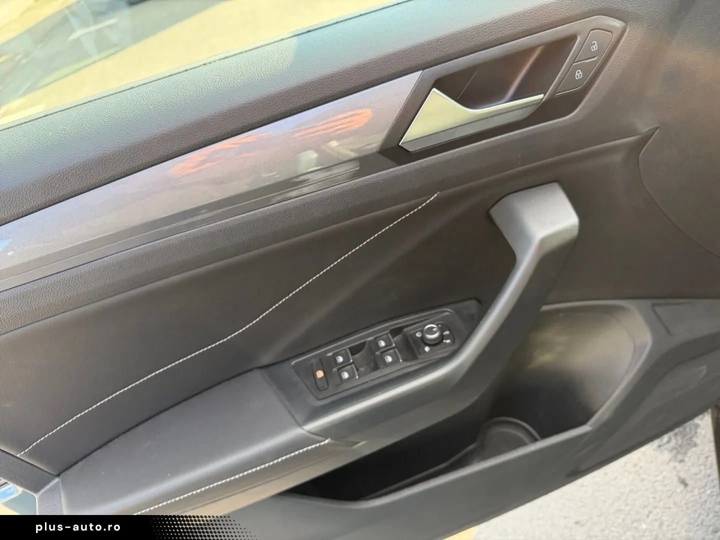 VW T-Roc 1.5TSI DSG Style LED AHK Pano Standheizung