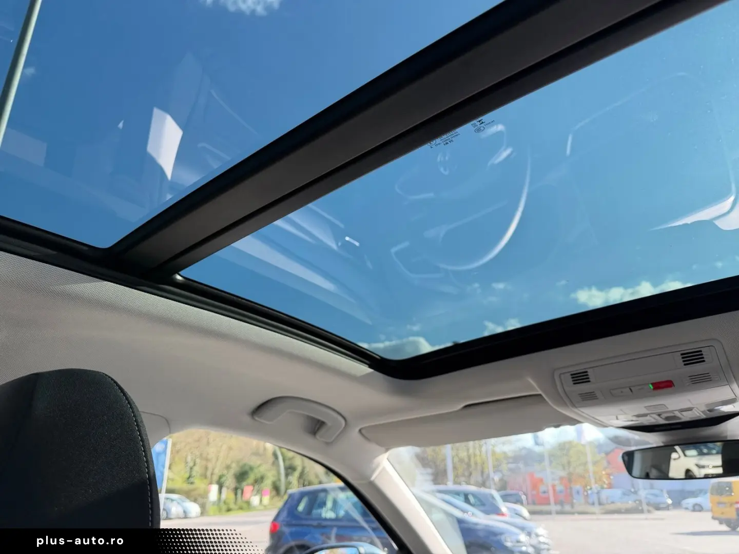 VW T-Roc 1.5TSI DSG Style LED AHK Pano Standheizung