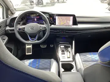 VW Golf VIII R 4M DSG Navi LED Pano HUD