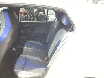 VW Golf VIII R 4M DSG Navi LED Pano HUD