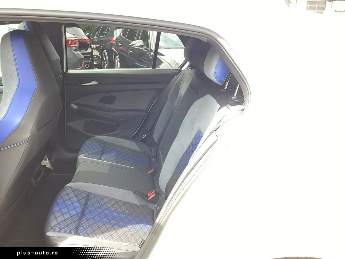 VW Golf VIII R 4M DSG Navi LED Pano HUD