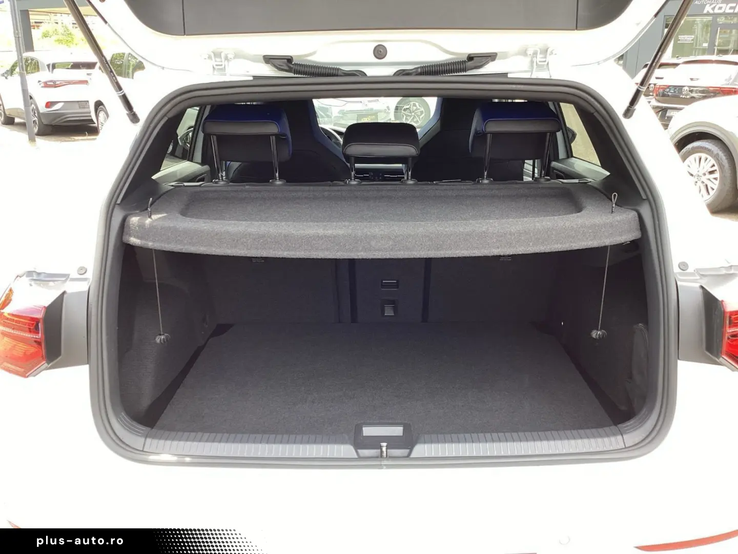 VW Golf VIII R 4M DSG Navi LED Pano HUD