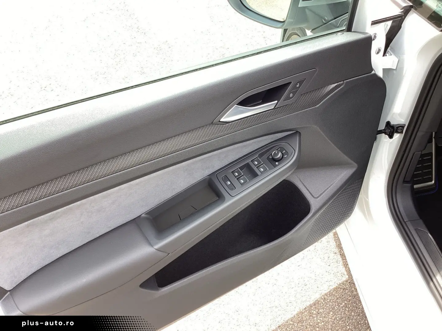 VW Golf VIII R 4M DSG Navi LED Pano HUD