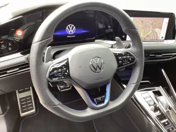VW Golf VIII R 4M DSG Navi LED Pano HUD