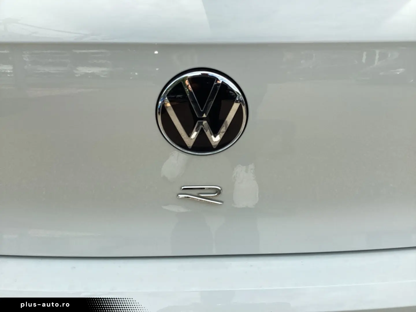 VW Golf VIII R 4M DSG Navi LED Pano HUD