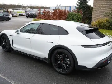 PORSCHE Taycan 4S Cross Turismo HeadUp  Beifahrerdisplay