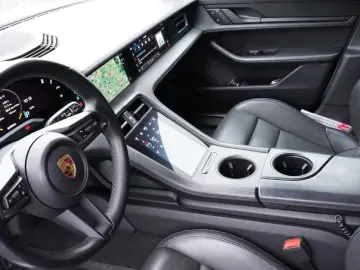 PORSCHE Taycan 4S Cross Turismo HeadUp  Beifahrerdisplay