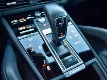 PORSCHE E-HYBRID PLATINUM EDITION PANO LUFT CHRONO AHK
