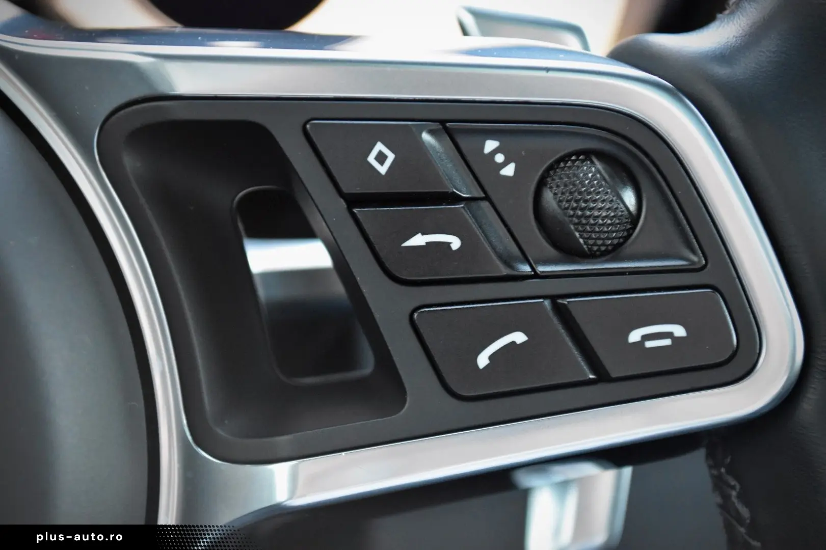 PORSCHE E-HYBRID PLATINUM EDITION PANO LUFT CHRONO AHK
