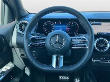 MERCEDES-BENZ GLB 200 d AMG Multibeam HANDS-FREE AHK Kamera