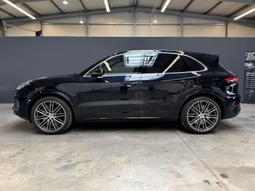 PORSCHE Cayenne Turbo Matrix Keramik Bose HuD Panorama