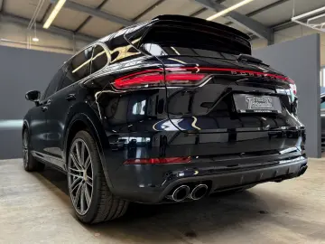PORSCHE Cayenne Turbo Matrix Keramik Bose HuD Panorama