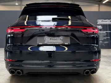 PORSCHE Cayenne Turbo Matrix Keramik Bose HuD Panorama