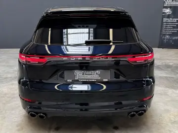 PORSCHE Cayenne Turbo Matrix Keramik Bose HuD Panorama