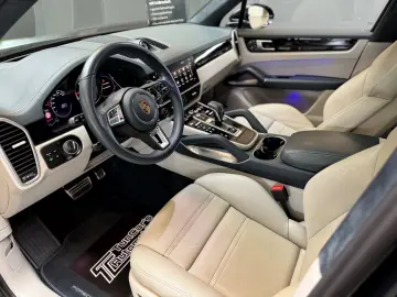 PORSCHE Cayenne Turbo Matrix Keramik Bose HuD Panorama
