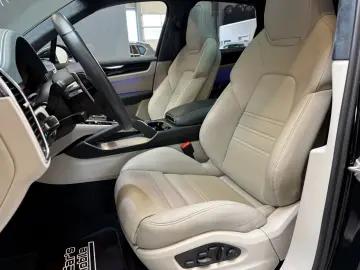 PORSCHE Cayenne Turbo Matrix Keramik Bose HuD Panorama
