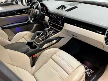 PORSCHE Cayenne Turbo Matrix Keramik Bose HuD Panorama