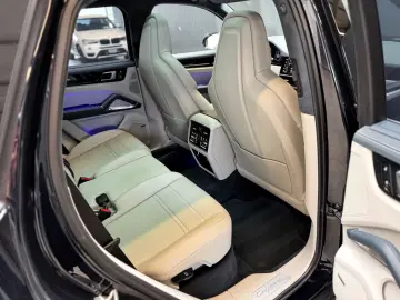 PORSCHE Cayenne Turbo Matrix Keramik Bose HuD Panorama
